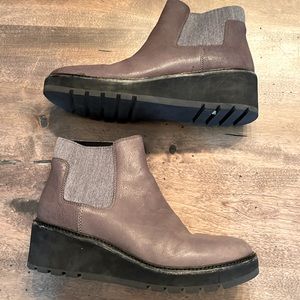 Eileen Fisher Chelsea Twilight Leather boot Size 9 Gray